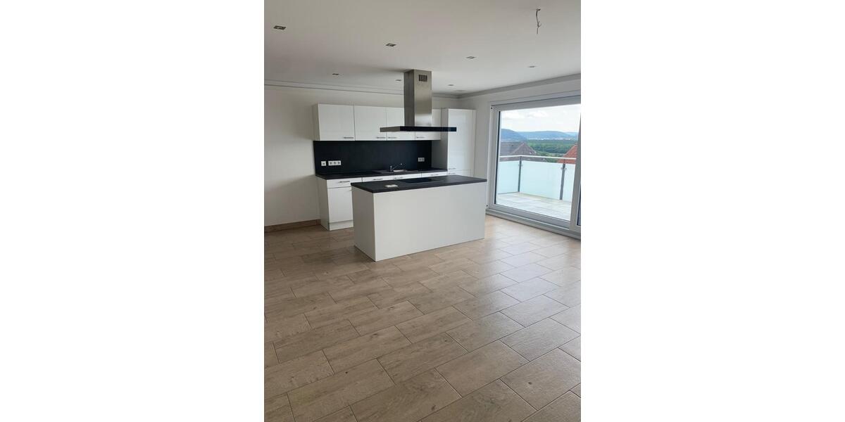 Helle 3-Zimmer Dachgeschoss Wohnung mit offener Wohnküche inkl. EBK! 2 zimmer