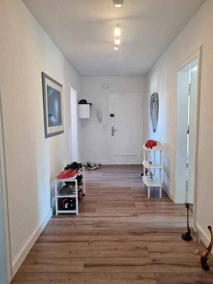 Helle geräumige 2 ZKB-DG Wohnung mit neuer EBK