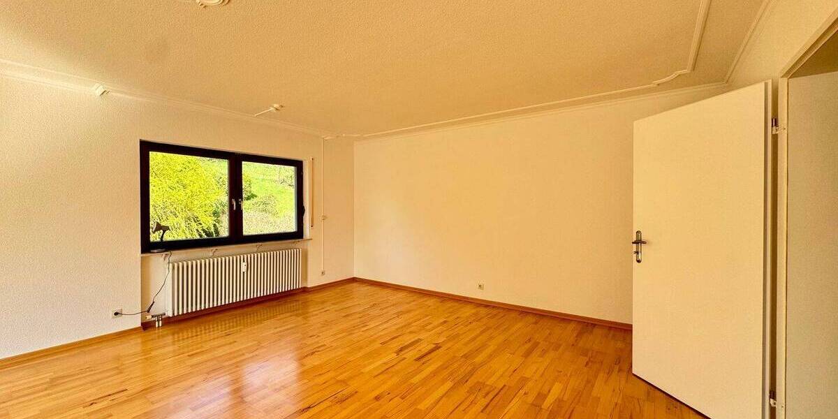 Etagenwohnung Baden-Baden Innenstadt - 3 Zimmer, 105 m&sup2;, 1.250&euro; | Angebot:26730777
