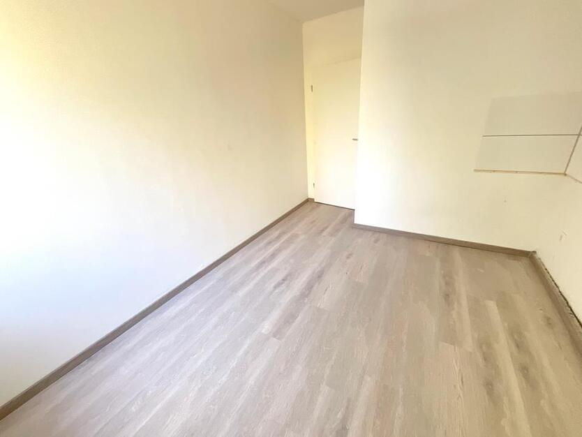 Mit den Kindern nach Kinderhaus, große 4 Zimmerwohnung frei