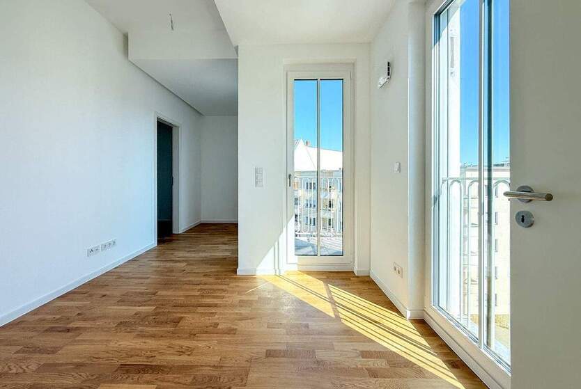 Schlau und effizient geschnittene Wohnung - Bodentiefe Fenster, viel Licht und mitten in der Stadt 2 zimmer