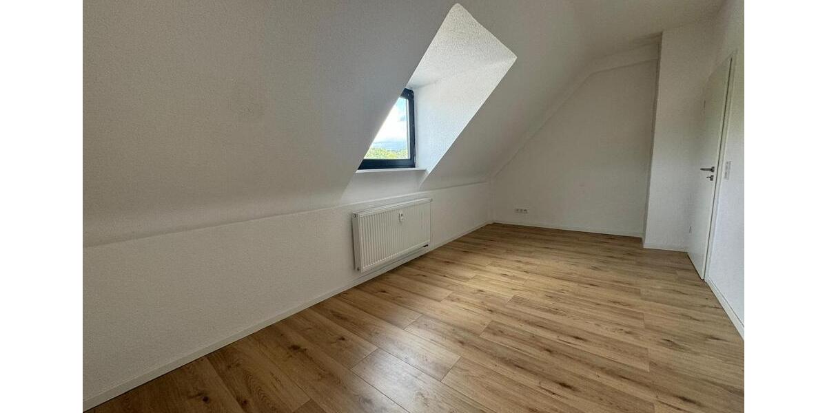 Dachgeschoßwohnung Sankt Ingbert - 3 Zimmer, 66 m&sup2;, 685&euro; | Angebot:23811452