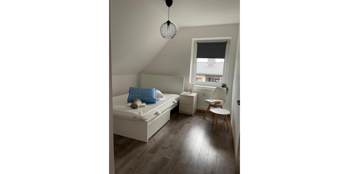 Dachgeschoßwohnung Rinteln - 4 Zimmer, 85 m&sup2;, 1.200&euro; | Angebot:26495680