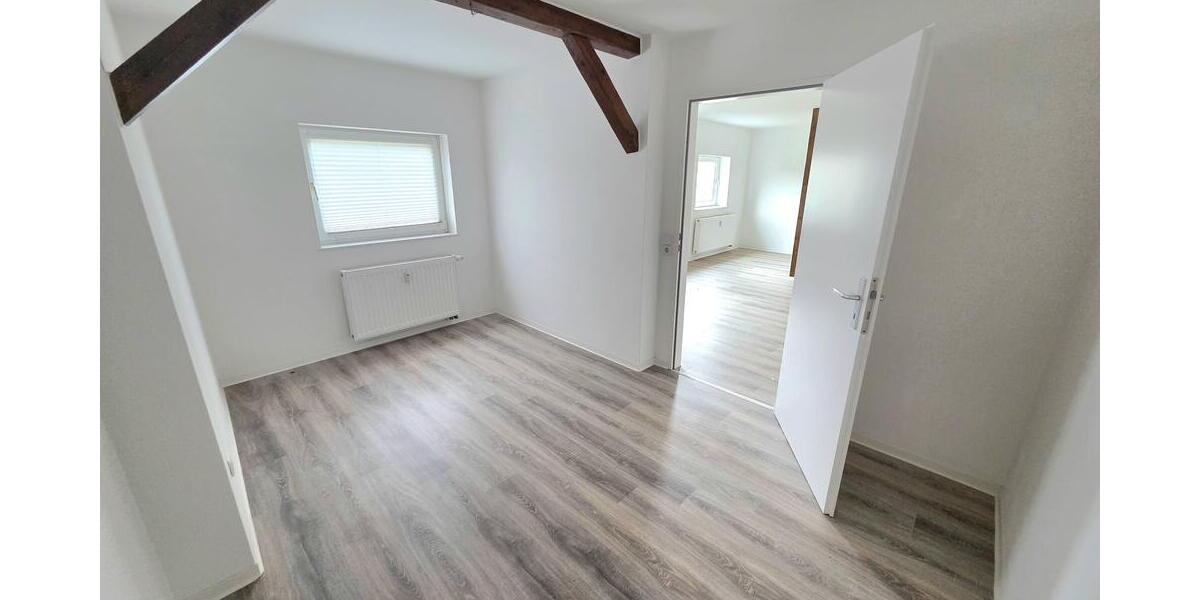 Gemütliche 3-Zimmer-Dachgeschosswohnung mit Sichtbalken in Chemnitz-Hilbersdorf! - Dachgeschoßwohnung Chemnitz Hilbersdorf | Angebot:26109241