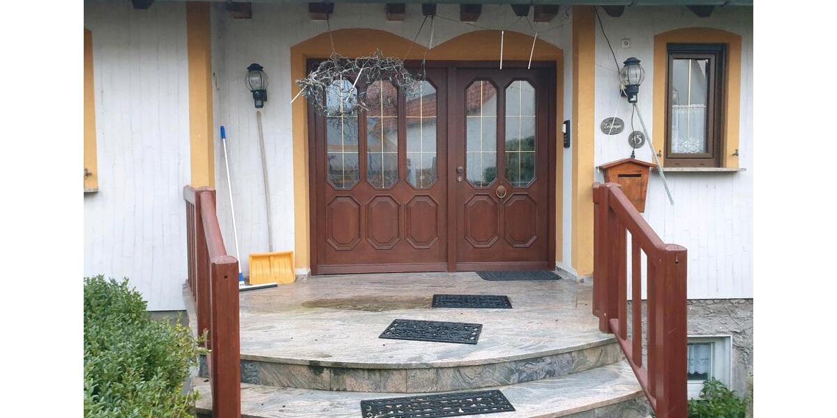 Neu renovierte 5 Zimmer Wohnung Mietshaus Mietwohnung 6 zimmer