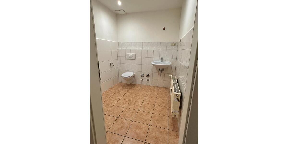 Erdgeschoßwohnung Waren (Müritz) - 2 Zimmer, 65 m&sup2;, 420&euro; | Angebot:26704743
