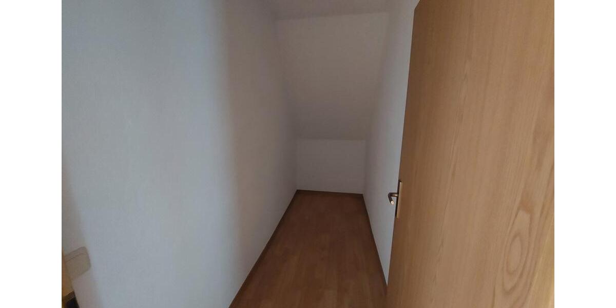 Dachgeschoßwohnung Döbeln - 2.5 Zimmer, 59 m&sup2;, 330&euro; | Angebot:25540933
