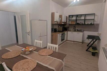 Charmante 2,5-Zimmer-Altbauwohnung mit 3 m 2 zimmer