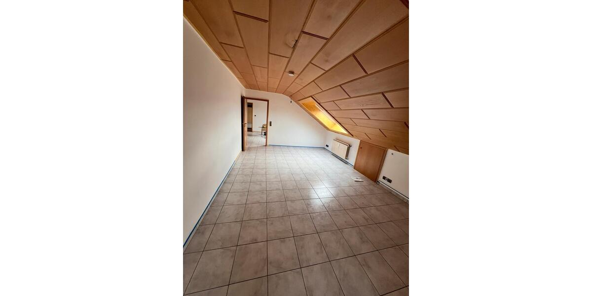 Dachgeschoßwohnung Erlenbach bei Marktheidenfeld - 3 Zimmer, 86 m&sup2;, 750&euro; | Angebot:25321405