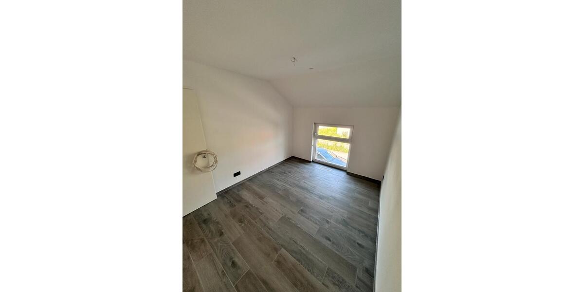 Dachgeschoßwohnung Fellbach - 4 Zimmer, 100 m&sup2;, 1.200&euro; | Angebot:26618472