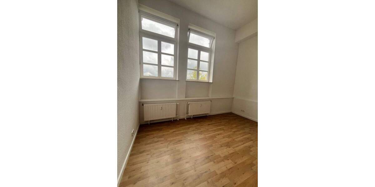 Etagenwohnung Wiesbaden Mitte - 2 Zimmer, 100 m&sup2;, 1.200&euro; | Angebot:25778336