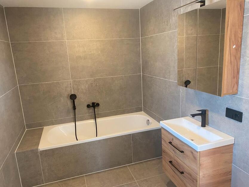 NeubauWohnung über 3 Etagen - perfekt für Singles und Paare.