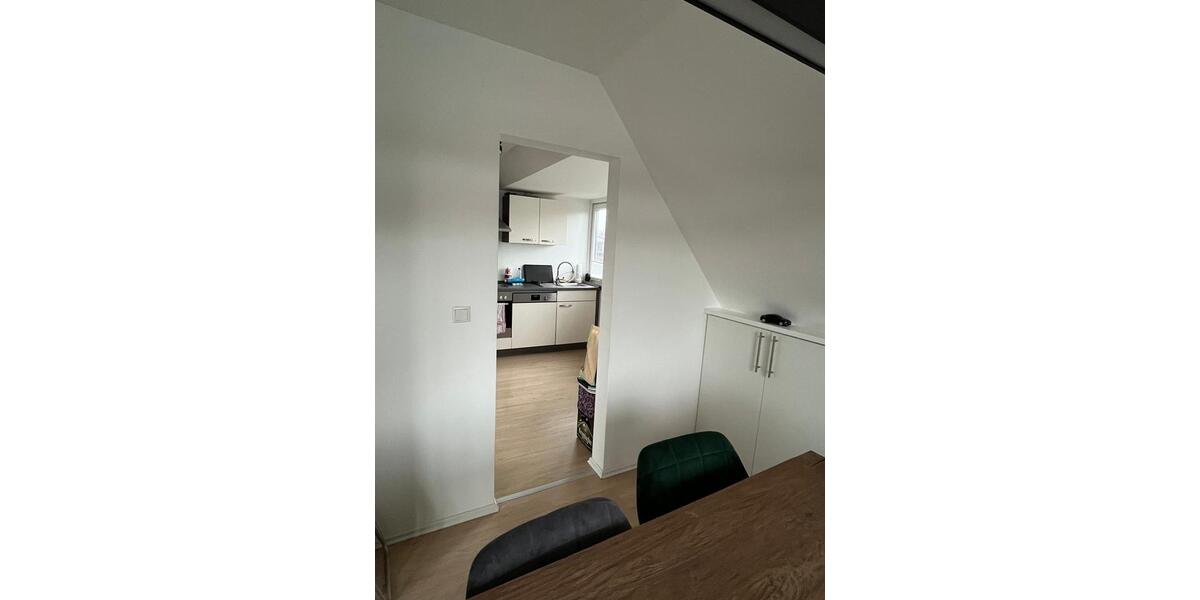 Dachgeschoßwohnung Oldenburg Eversten - 3.5 Zimmer, 82 m&sup2;, 1.500&euro; | Angebot:25633541