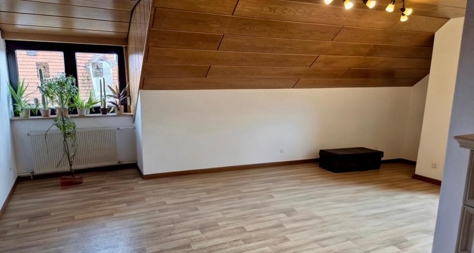 Dachgeschoßwohnung Neuburg an der Donau - 4 Zimmer, 121 m&sup2;, 950&euro; | Angebot:26041339