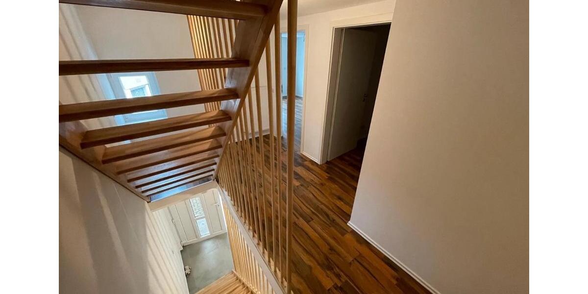 EFH, 5 ZKB , 140qm , 2 Bäder , 2 Parkplätze zu vermieten 2 zimmer