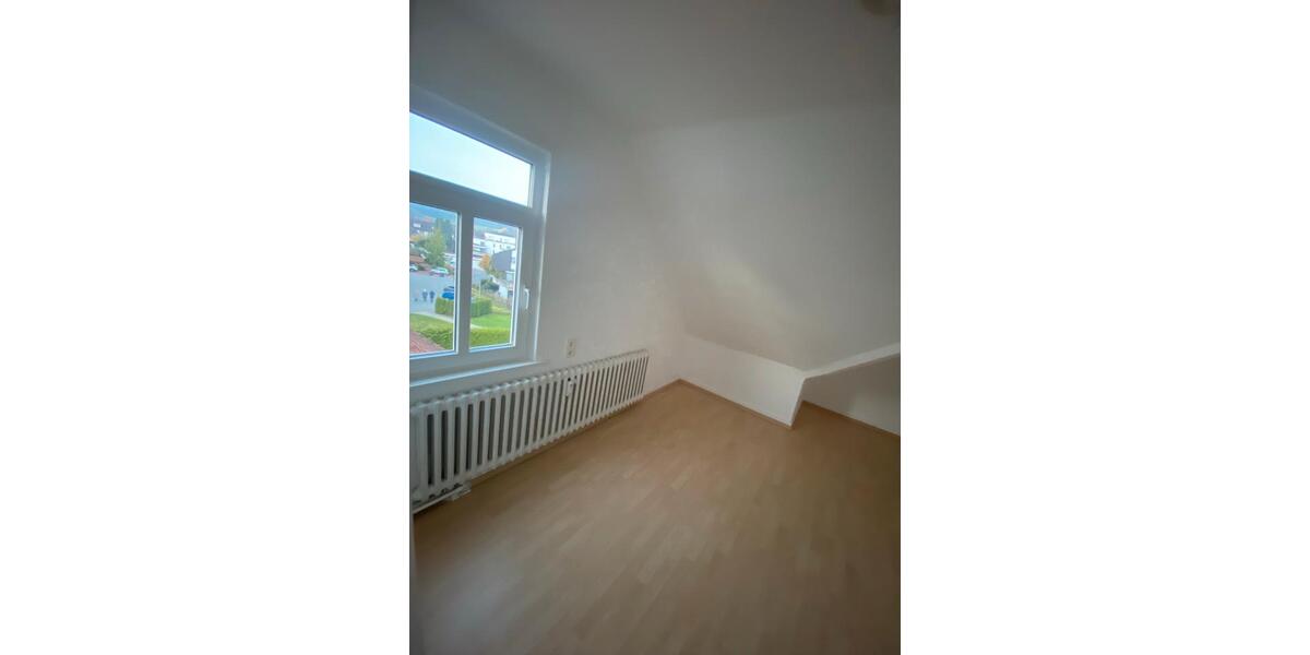 Dachgeschoßwohnung Bad Pyrmont - 3.5 Zimmer, 61 m&sup2;, 600&euro; | Angebot:25175461