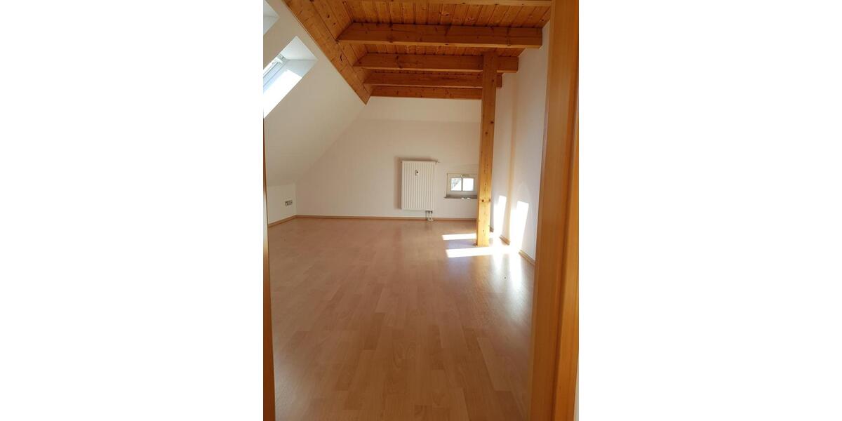 Dachgeschoßwohnung Hohenstein-Ernstthal Ernstthal - 3 Zimmer, 85 m&sup2;, 595&euro; | Angebot:25255010