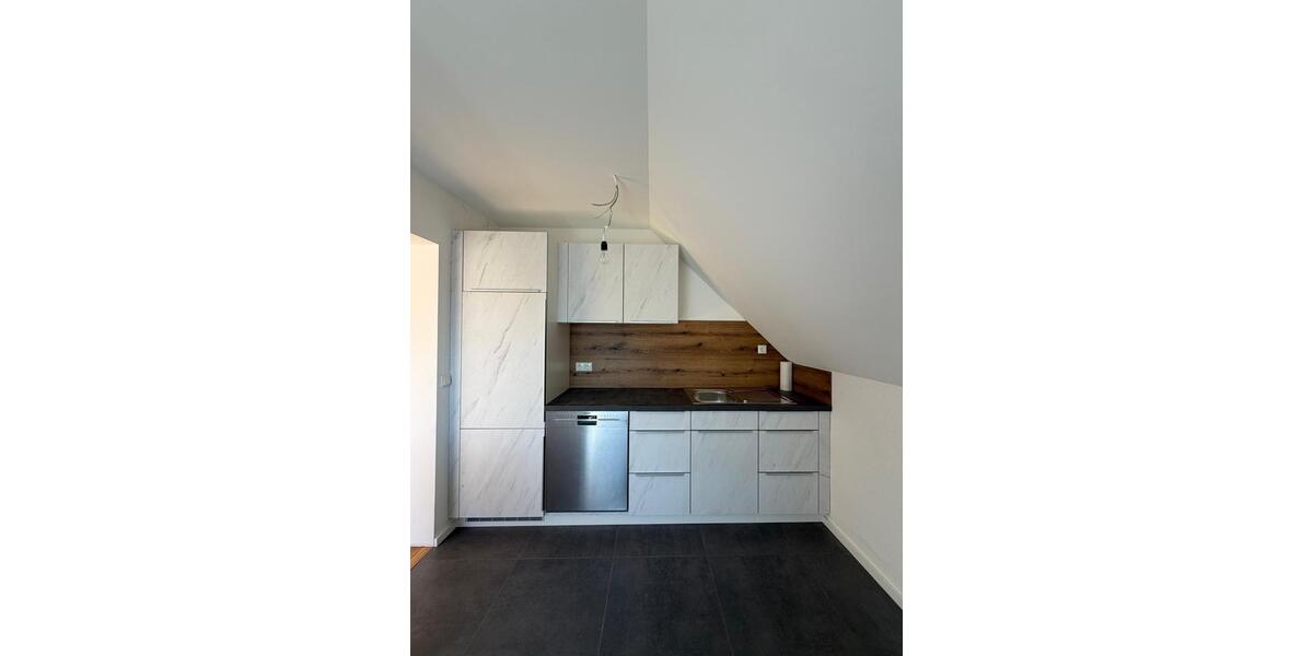 Dachgeschoßwohnung Meißner - 4 Zimmer, 97 m&sup2;, 780&euro; | Angebot:26348423