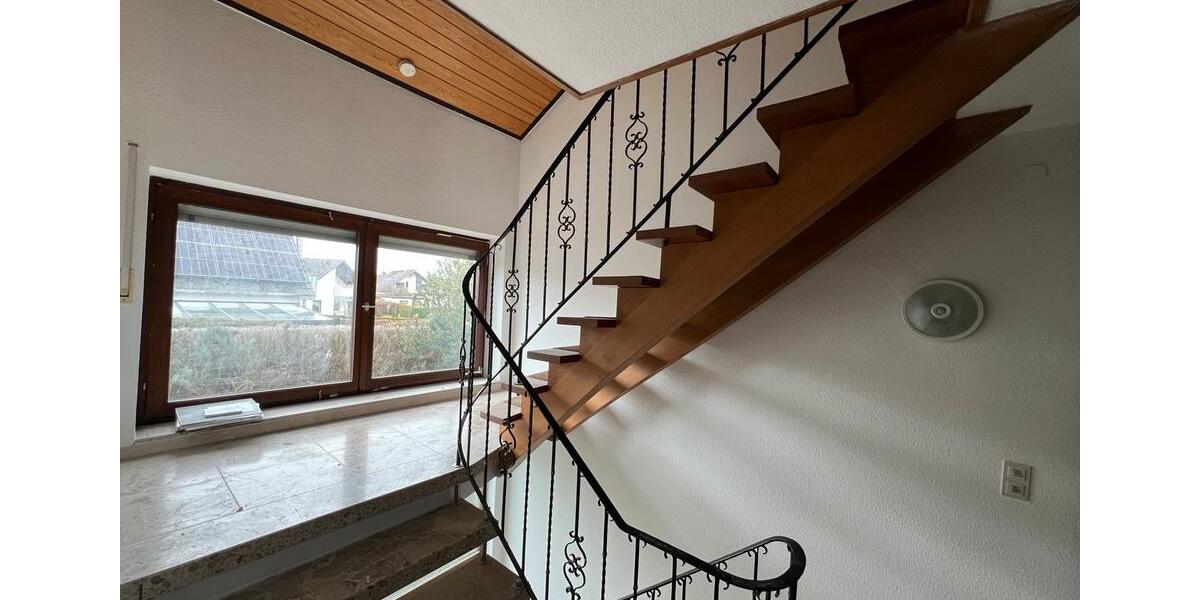 Dachgeschoßwohnung Offenburg - 4 Zimmer, 110 m&sup2;, 1.250&euro; | Angebot:25333085