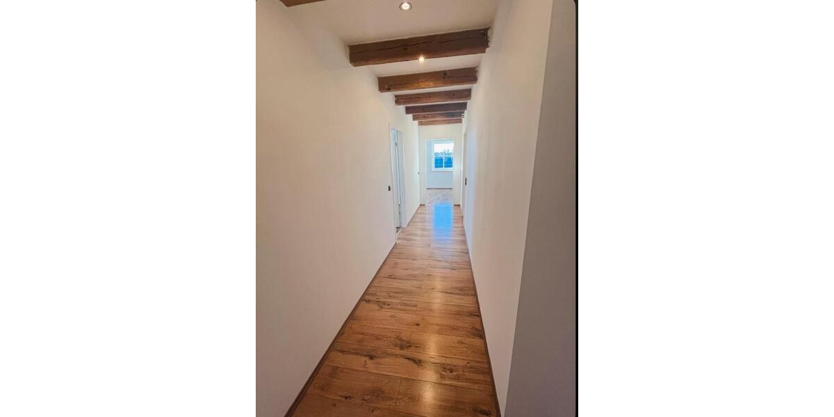Dachgeschoßwohnung Adlkofen - 3 Zimmer, 66 m&sup2;, 800&euro; | Angebot:26694023