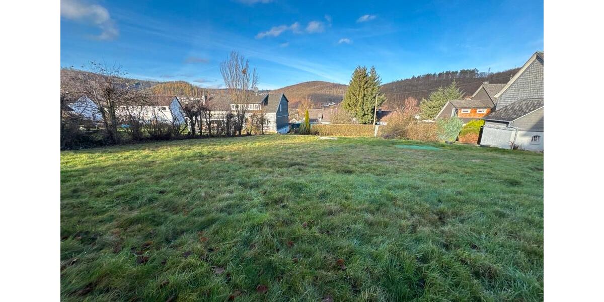 Einfamilienhaus mit 2 Garagen und großem Garten in Struthütten 6 zimmer