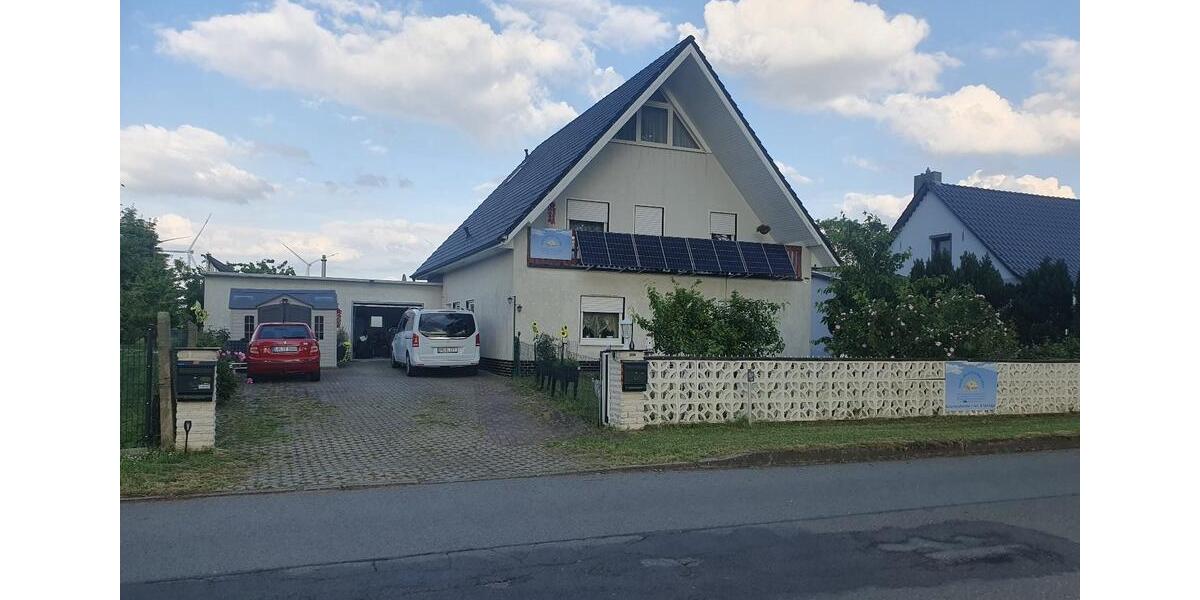 Sehr komf., ruhige Wohnung mit EBK,Solar,Kamin,Balkon, Stellpl. 4 zimmer