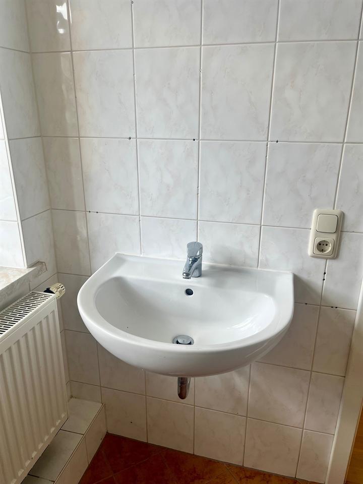 Helle 2-Raum-Wohnung mit Dusche zimmer