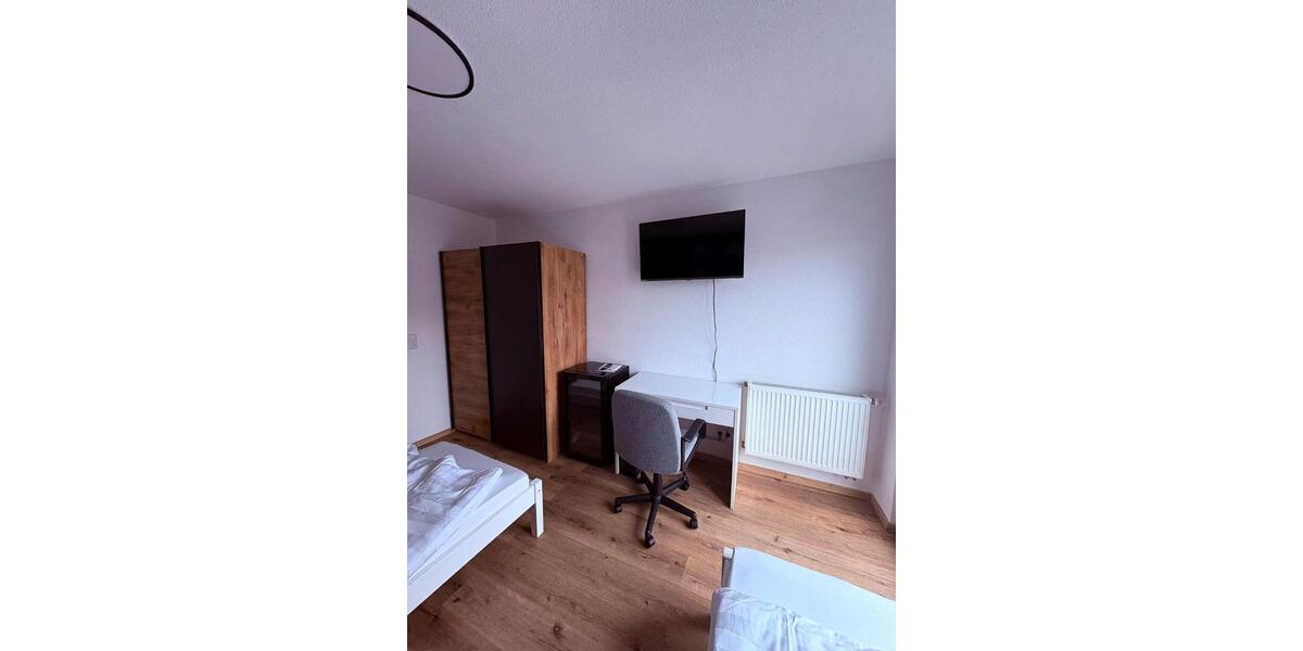 Wohnen auf Zeit Keltern - 13 Zimmer, 300 m&sup2;, 60&euro; | Angebot:25943591