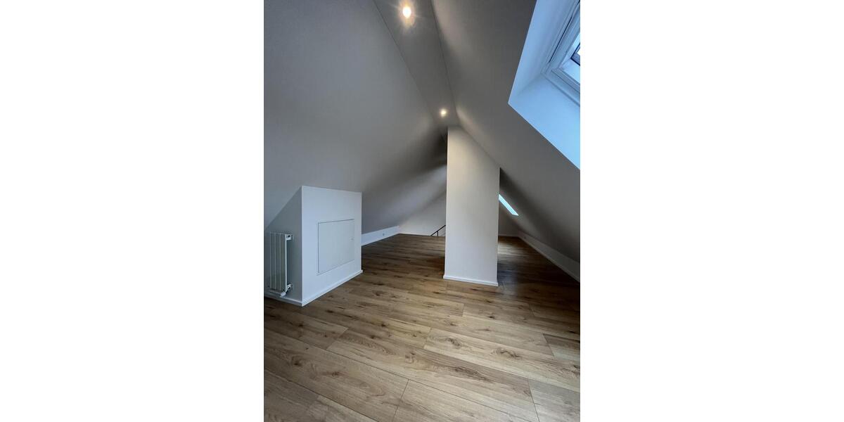 Dachgeschoßwohnung Nürnberg Gibitzenhof - 3 Zimmer, 58 m&sup2;, 960&euro; | Angebot:24764468