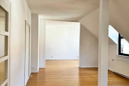 Wohnung Hannover Döhren - 4 Zimmer, 135 m&sup2;, 1.400&euro; | Angebot:26117600