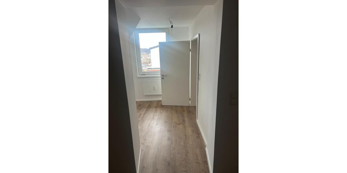 Etagenwohnung Neuötting - 3.5 Zimmer, 123 m&sup2;, 1.290&euro; | Angebot:26013047