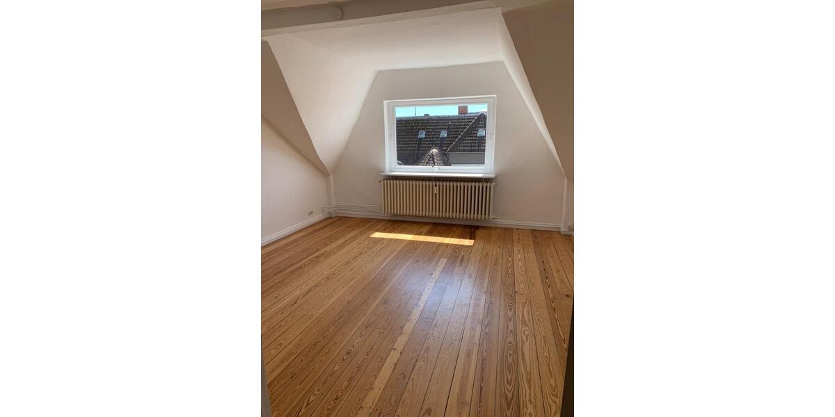 Dachgeschoßwohnung Kiel - 4 Zimmer, 127 m&sup2;, 1.590&euro; | Angebot:25831332