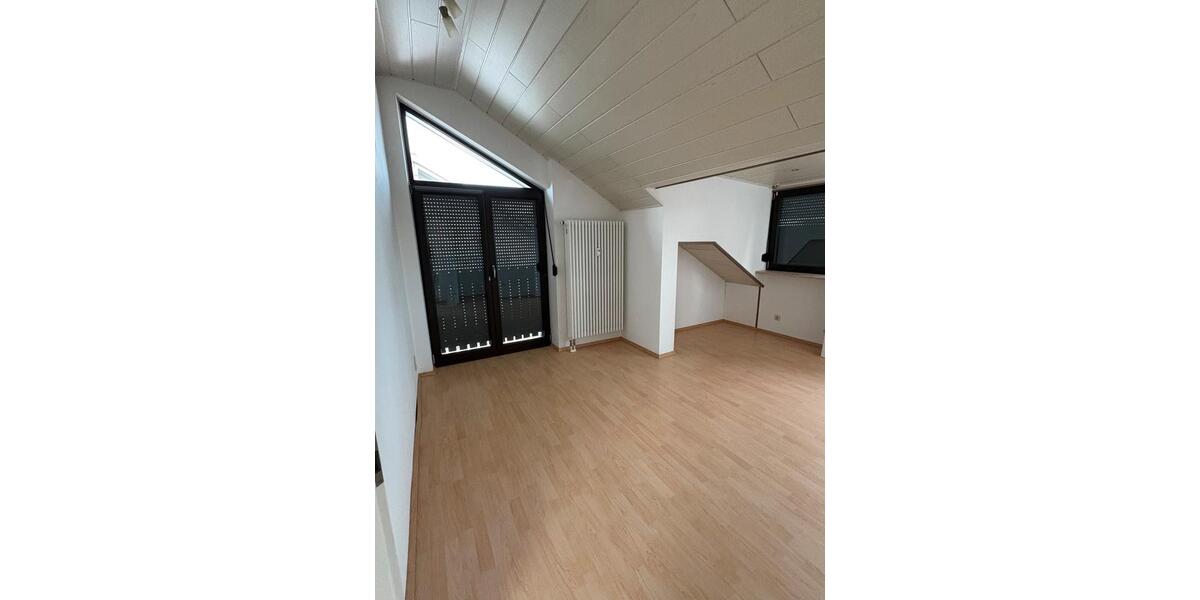 Dachgeschoßwohnung Garching an der Alz - 3.5 Zimmer, 88 m&sup2;, 800&euro; | Angebot:26375361