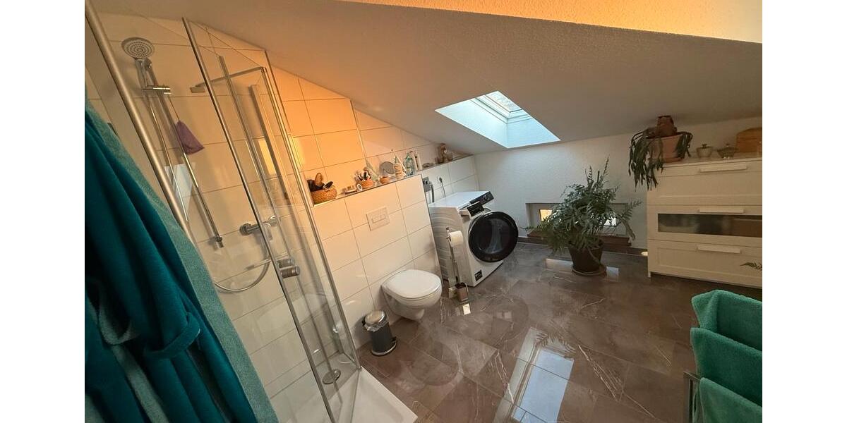 Dachgeschoßwohnung Apolda - 3 Zimmer, 85 m&sup2;, 930&euro; | Angebot:25352752