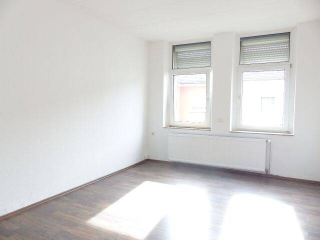Recklinghausen-Hochlarmark! Kleine Single-Wohnung im gepflegten Wohn- und Geschäftshaus.