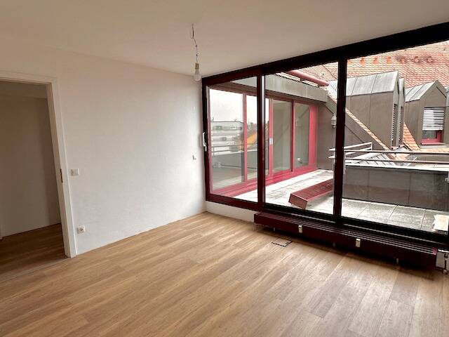 Modernisierte 2 - Zimmerwohnung mit großer Loggia zum wohlfühlen!