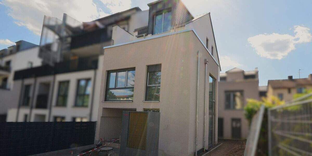 Urbaner Rückzugsort im Stadthaus: Wohnen mit Stil und Effizienz in Neu-Isenburg 5 zimmer