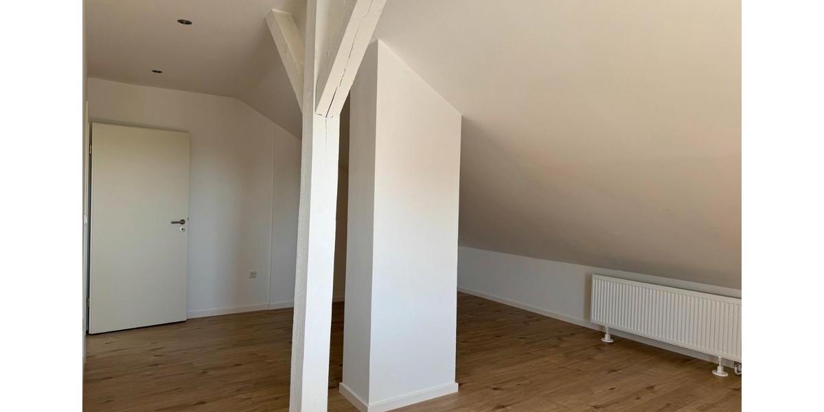 Dachgeschoßwohnung Großmehring - 3 Zimmer, 85 m&sup2;, 900&euro; | Angebot:24827231