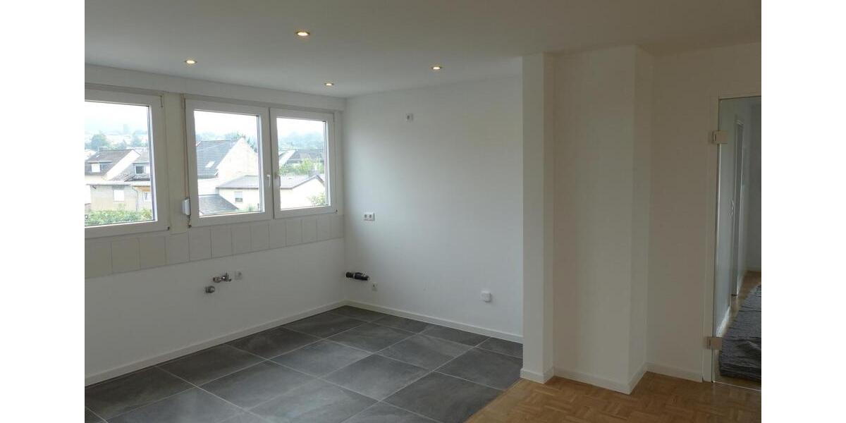 Helle, modernisierte 3-Zimmer Wohnung im DG mit Garage 3 zimmer