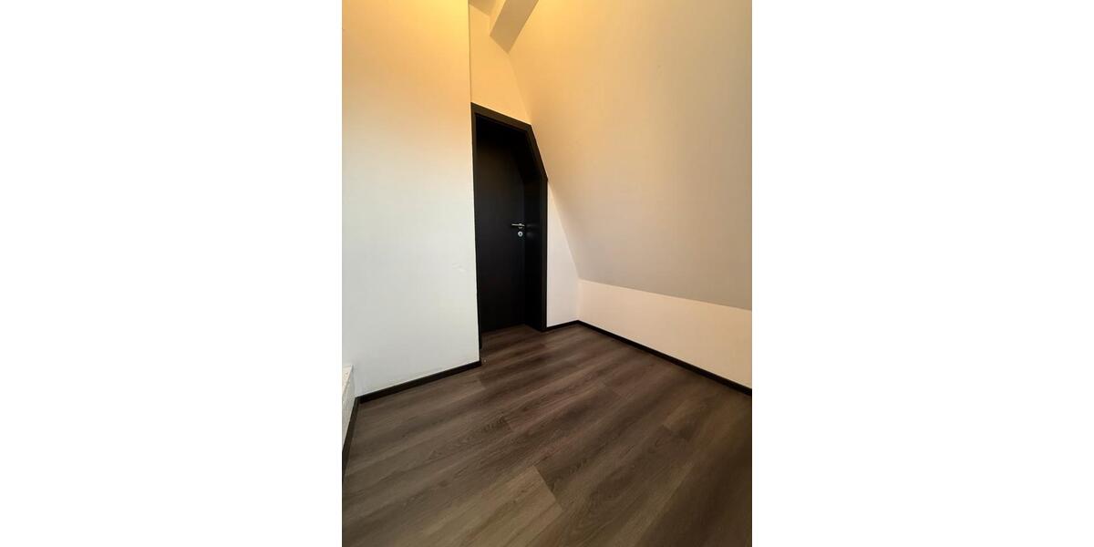 Dachgeschoßwohnung Werl - 4 Zimmer, 125 m&sup2;, 1.200&euro; | Angebot:26538368