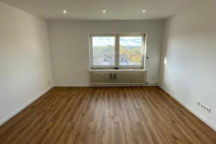 Kernsaniert & mit Seeblick – moderne 3-Zimmer-Wohnung in Salzgitter-Lebenstedt zimmer