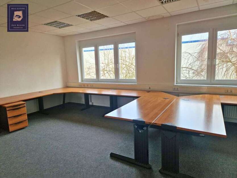 444 qm helle und geräumige Gewerbefläche im 1. OG 10 zimmer