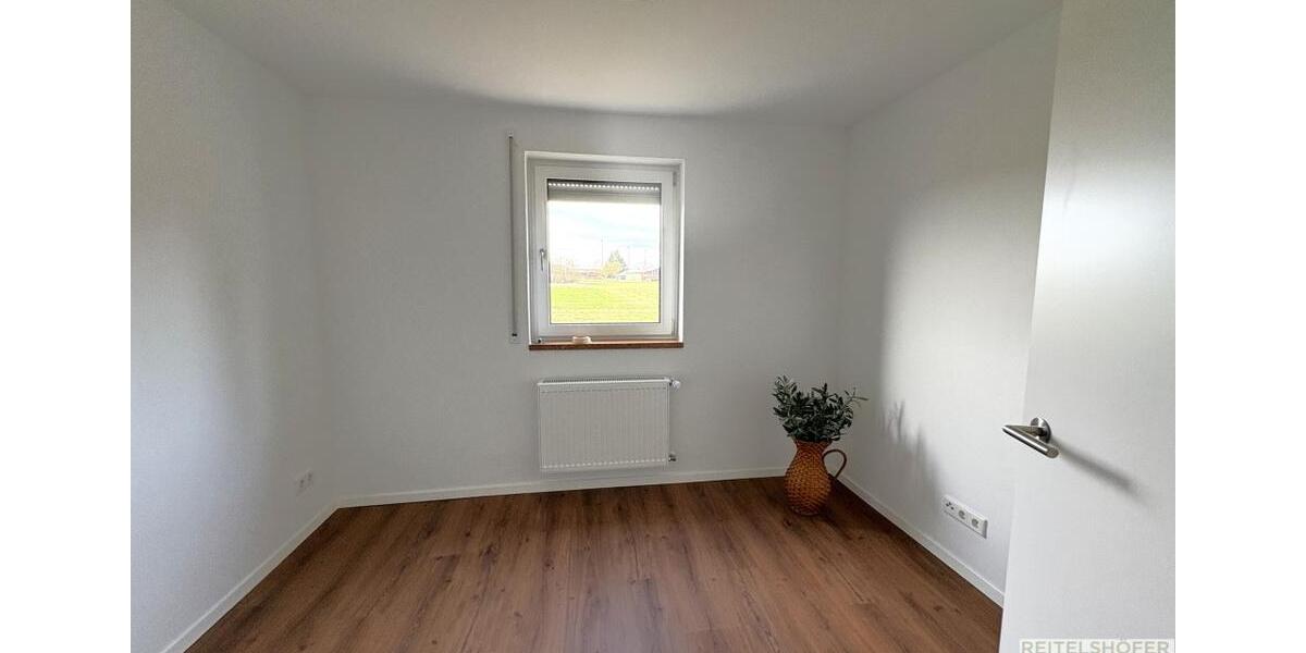 Erdgeschoßwohnung Wolframs-Eschenbach Eschenbach - 4 Zimmer, 130 m&sup2;, 1.200&euro; | Angebot:25716692