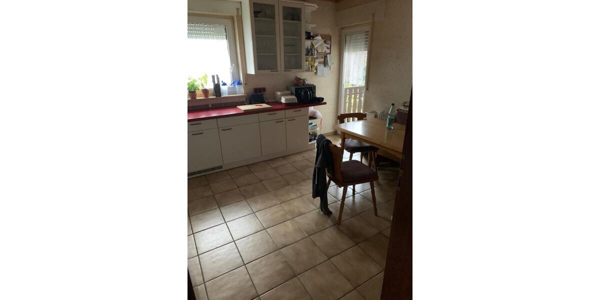 Etagenwohnung Roßdorf - 4 Zimmer, 113 m&sup2;, 1.200&euro; | Angebot:24239924