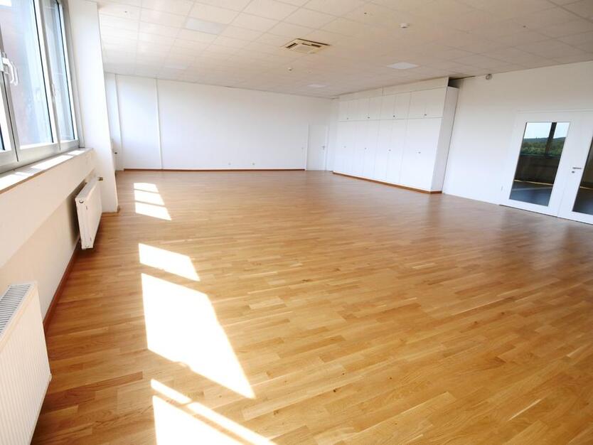 Großraumbüro-Bürofläche mit Loft Charakter ! Geeignet für sportliche Aktivitäten !