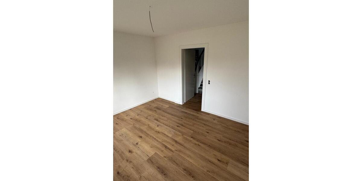 Etagenwohnung Westerstede - 4 Zimmer, 120 m&sup2;, 1.200&euro; | Angebot:24706640