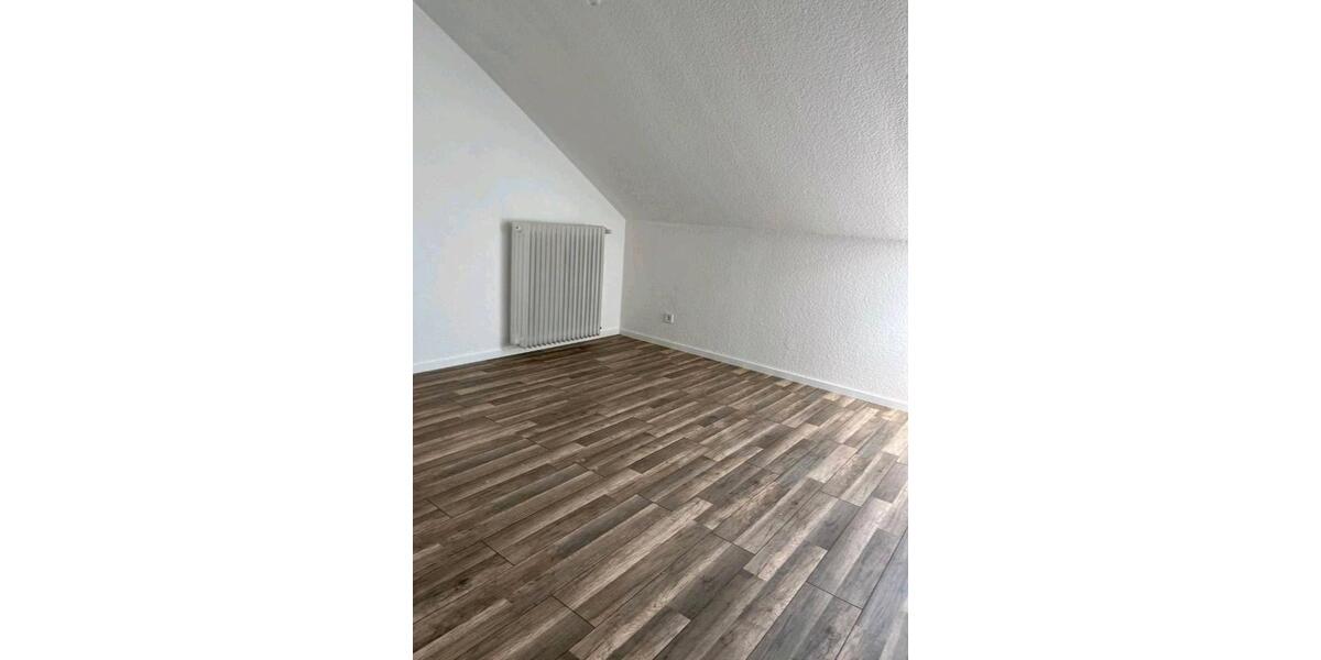 Dachgeschoßwohnung Reichelsheim (Wetterau) - 4 Zimmer, 85 m&sup2;, 950&euro; | Angebot:26639027
