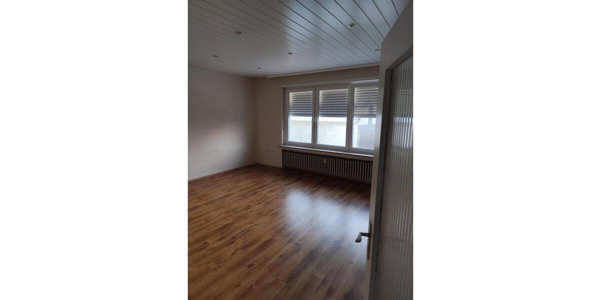 Erdgeschoßwohnung Kirchlengern - 3 Zimmer, 90 m&sup2;, 680&euro; | Angebot:24446443