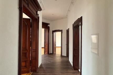 Großzügige 4-Zimmer-Wohnung in charmantem Altbau (ca. 133 m²) 4 zimmer