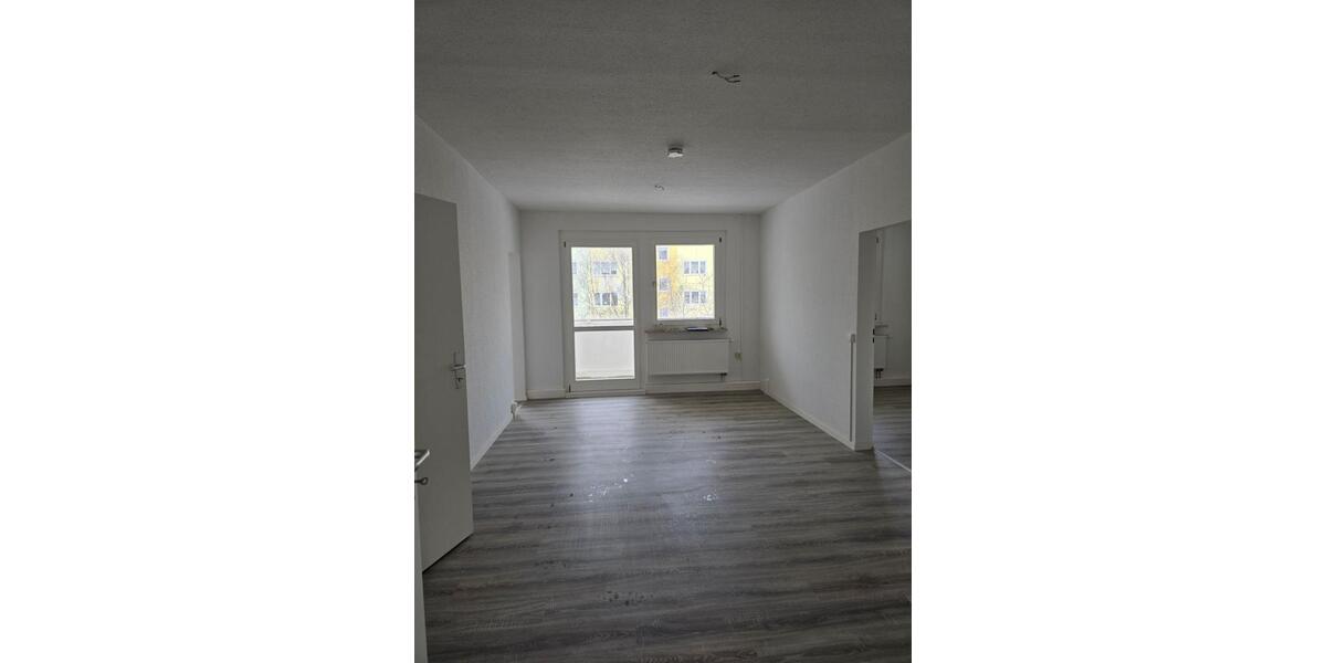 Ab sofort... 3 Raumwohnung im 1.OG mit Wanne und Balkon! 3 zimmer